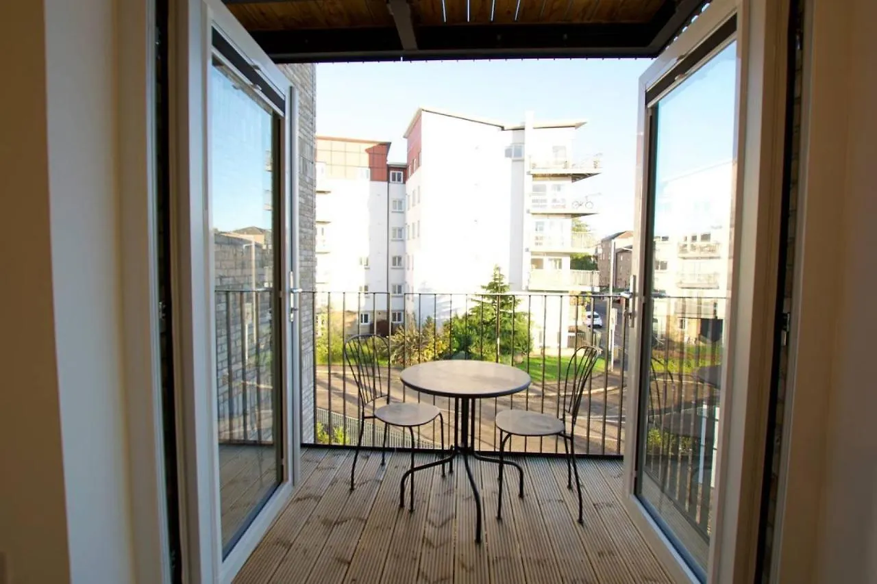 Altido Bright City Centre 2Bed, 2Bath With Free Parking Edinburgh 0*,